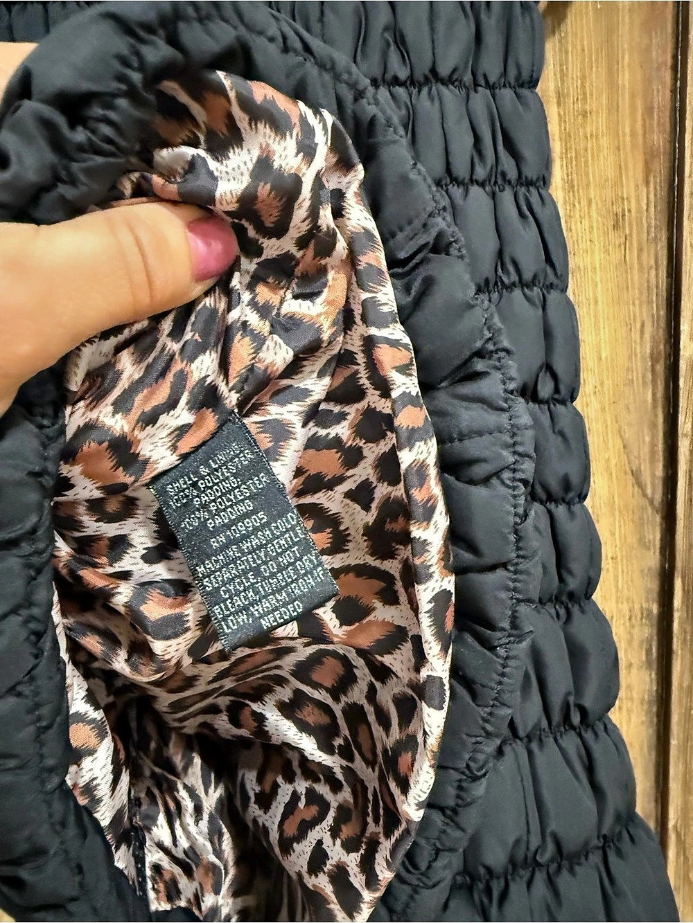 Essentials By Milano Black Puffer Vest with Leopard Print Lining Leopard Lining - Picture 7 of 7